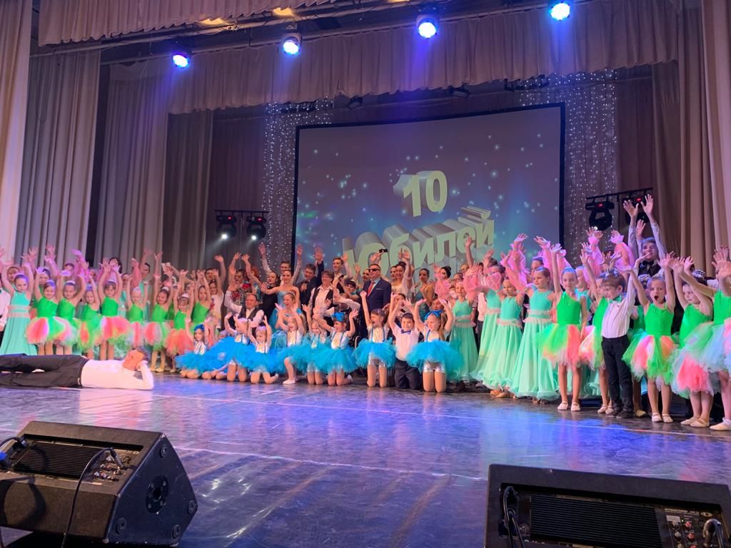 10 лет ансамблю танцы на колясках «Виктория» в Городском Дворце Культуры Азова
